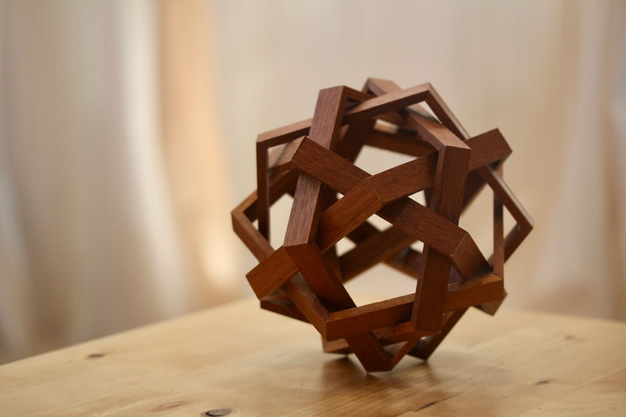 Polylink six pentagons